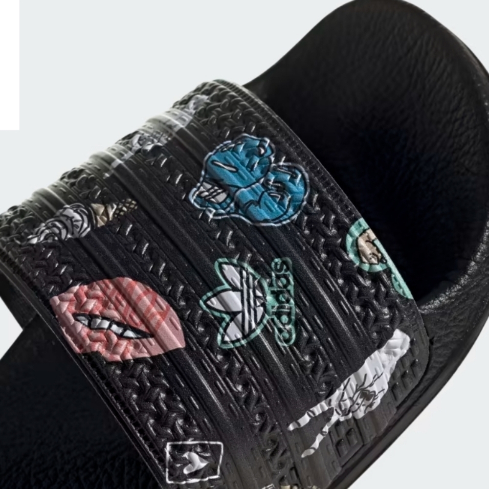 ADIDAS ADILETTE J SLIDES size 6 - Picture 8 of 11